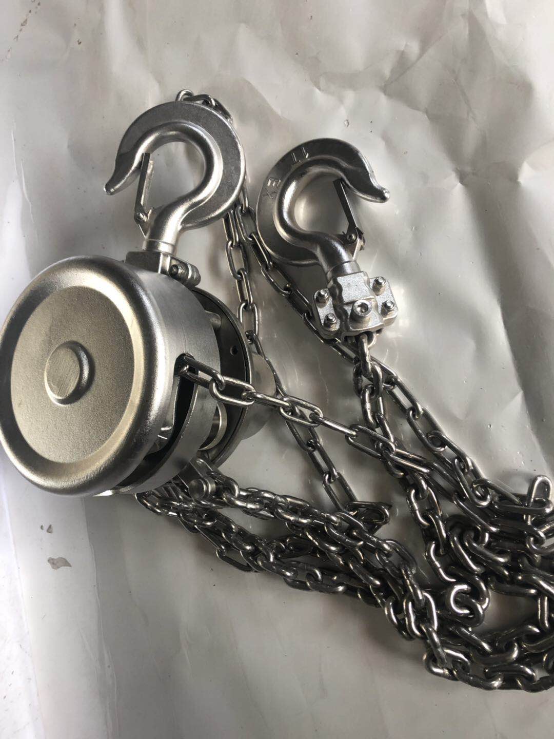 不锈钢手拉葫芦材质是304吗？化工食品污水处理厂用哪种手拉葫芦？